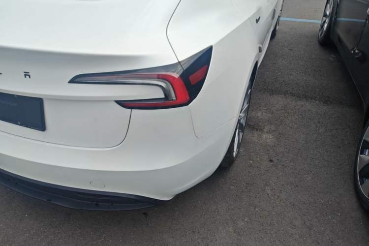Used Tesla Model 3 2023 Long-Range All-Wheel-Drive Version Exterior 3
