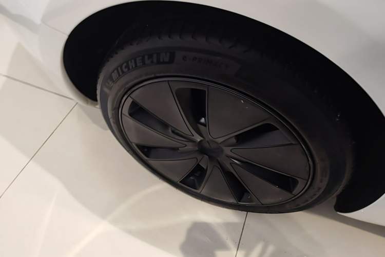 Used Tesla Model 3 2023 Rear-Wheel-Drive Version Exterior 3