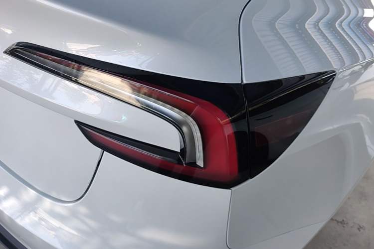 Used Tesla Model 3 2023 Rear-Wheel-Drive Version Exterior 3