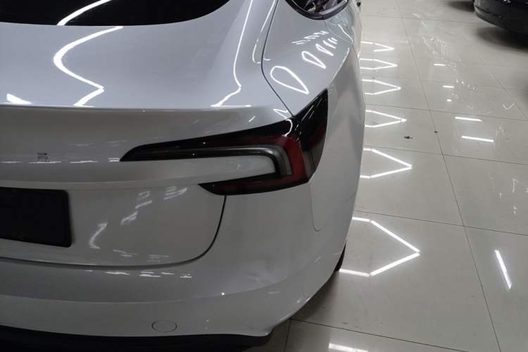 Used Tesla Model 3 2023 Rear-Wheel-Drive Version Exterior 3