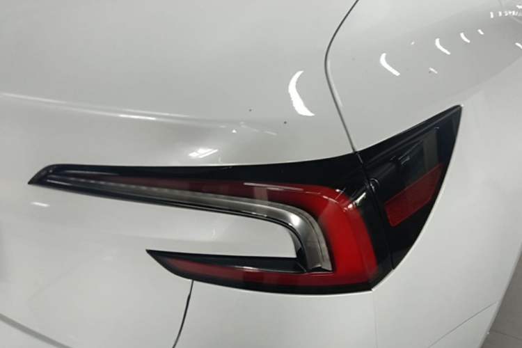 Used Tesla Model 3 2023 Rear-Wheel-Drive Version Exterior 3