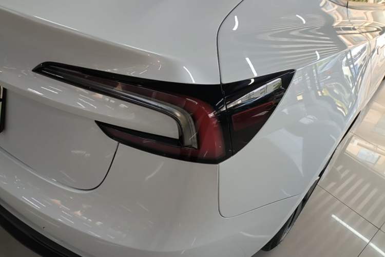 Used Tesla Model 3 2023 Rear-Wheel-Drive Version Exterior 3