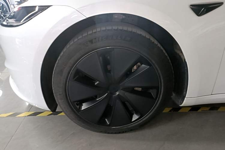 Used Tesla Model 3 2023 Rear-Wheel-Drive Version Exterior 4