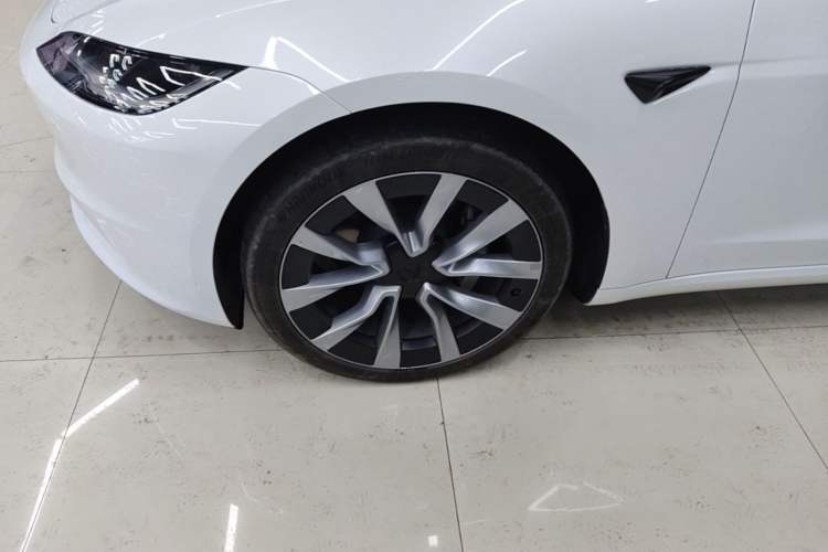 Used Tesla Model 3 2023 Rear-Wheel-Drive Version Exterior 4