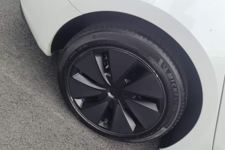 Used Tesla Model 3 2023 Rear-Wheel-Drive Version Exterior 5