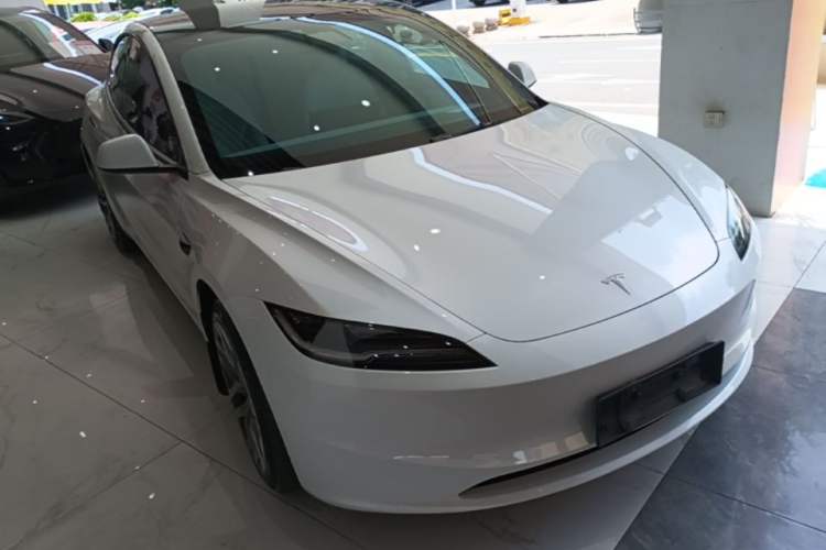 Used Tesla Model 3 2023 Rear-Wheel-Drive Version Front Right 45 Deg