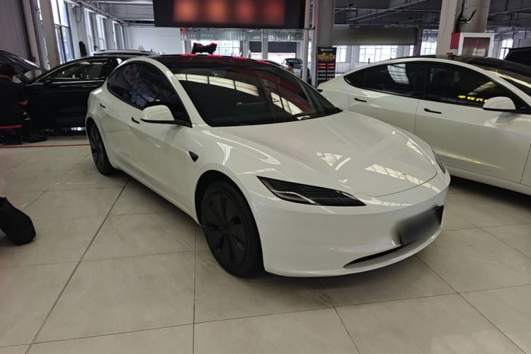 Used Tesla Model 3 2023 Rear-Wheel-Drive Version Front Right 45 Deg