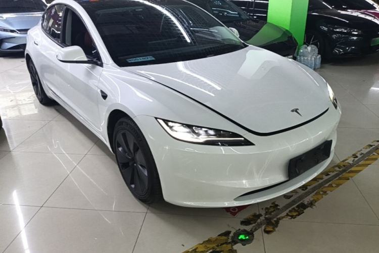 Used Tesla Model 3 2023 Rear-Wheel-Drive Version Front Right 45 Deg
