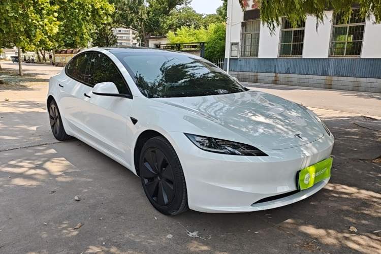 Used Tesla Model 3 2023 Rear-Wheel-Drive Version Front Right 45 Deg