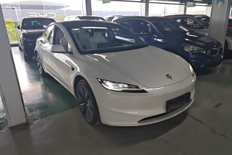 Used Tesla Model 3 2023 Rear-Wheel-Drive Version Front Right 45 Deg