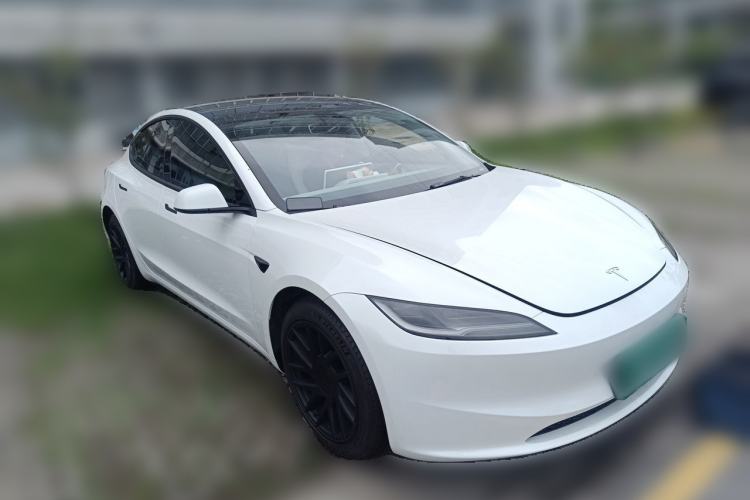 Used Tesla Model 3 2023 Rear-Wheel-Drive Version Front Right 45 Deg