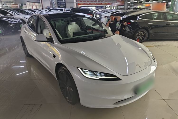 Used Tesla Model 3 2023 Rear-Wheel-Drive Version Front Right 45 Deg