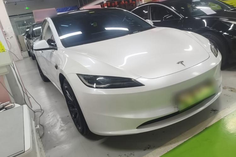 Used Tesla Model 3 2023 Rear-Wheel-Drive Version Front Right 45 Deg