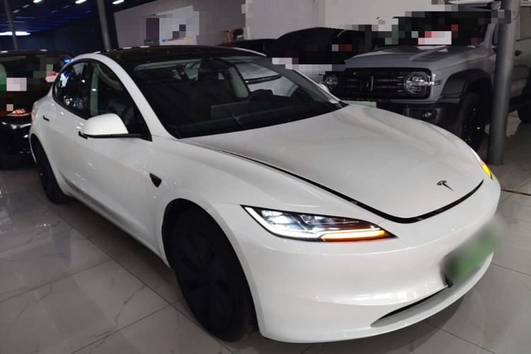 Used Tesla Model 3 2023 Rear-Wheel-Drive Version Front Right 45 Deg