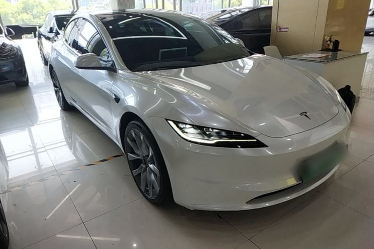 Used Tesla Model 3 2023 Rear-Wheel-Drive Version Front Right 45 Deg