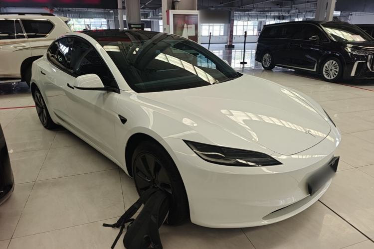 Used Tesla Model 3 2023 Rear-Wheel-Drive Version Front Right 45 Deg