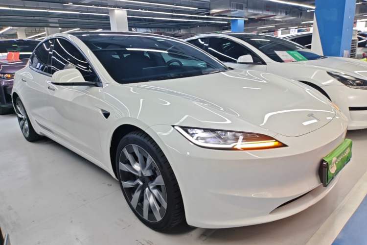 Used Tesla Model 3 2023 Rear-Wheel-Drive Version Front Right 45 Deg