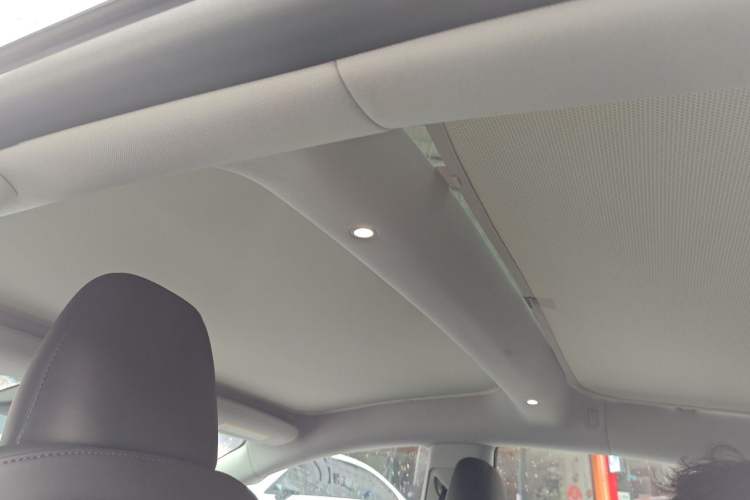Used Tesla Model 3 2023 Rear-Wheel-Drive Version Headliner