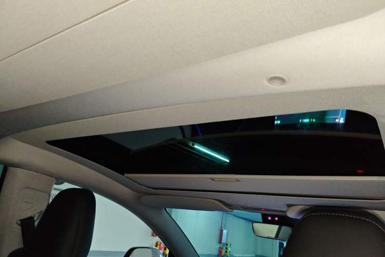 Used Tesla Model 3 2023 Rear-Wheel-Drive Version Headliner