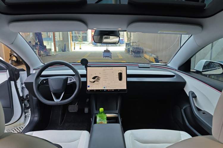 Used Tesla Model 3 2023 Rear-Wheel-Drive Version Headliner