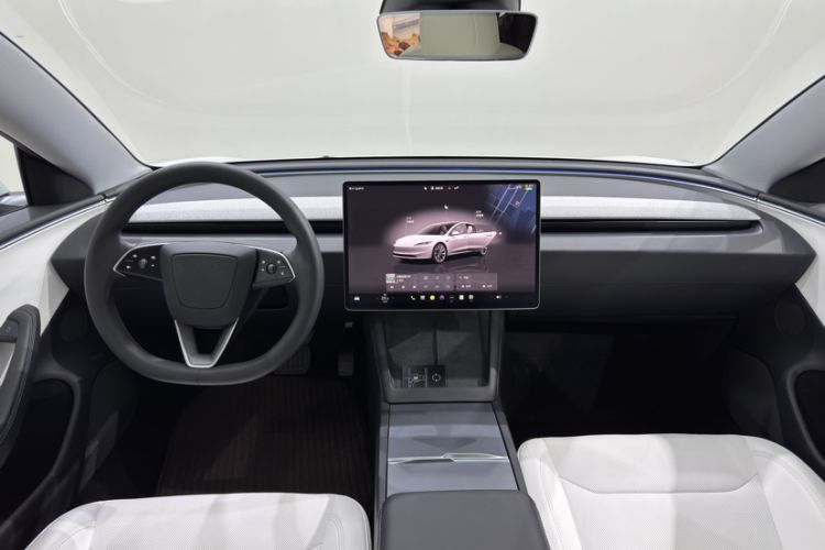 Used Tesla Model 3 2023 Long-Range All-Wheel-Drive Version Interior 1