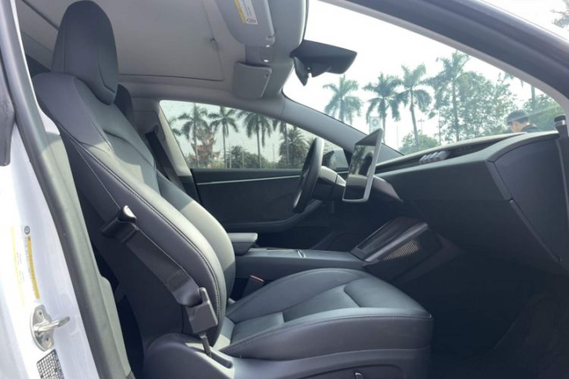 Used Tesla Model 3 2023 Long-Range All-Wheel-Drive Version Interior 10