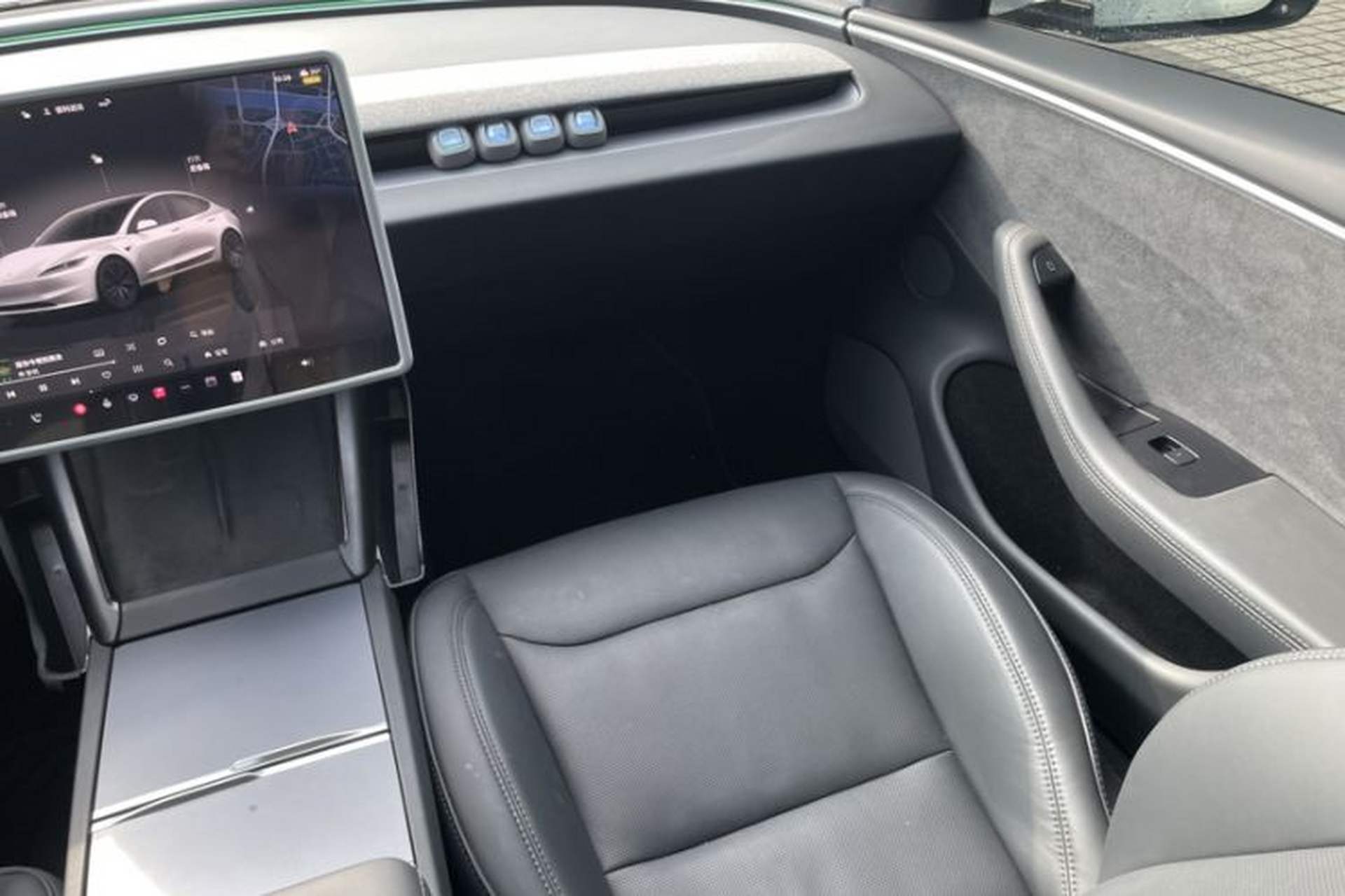 Used Tesla Model 3 2023 Long-Range All-Wheel-Drive Version Interior 11