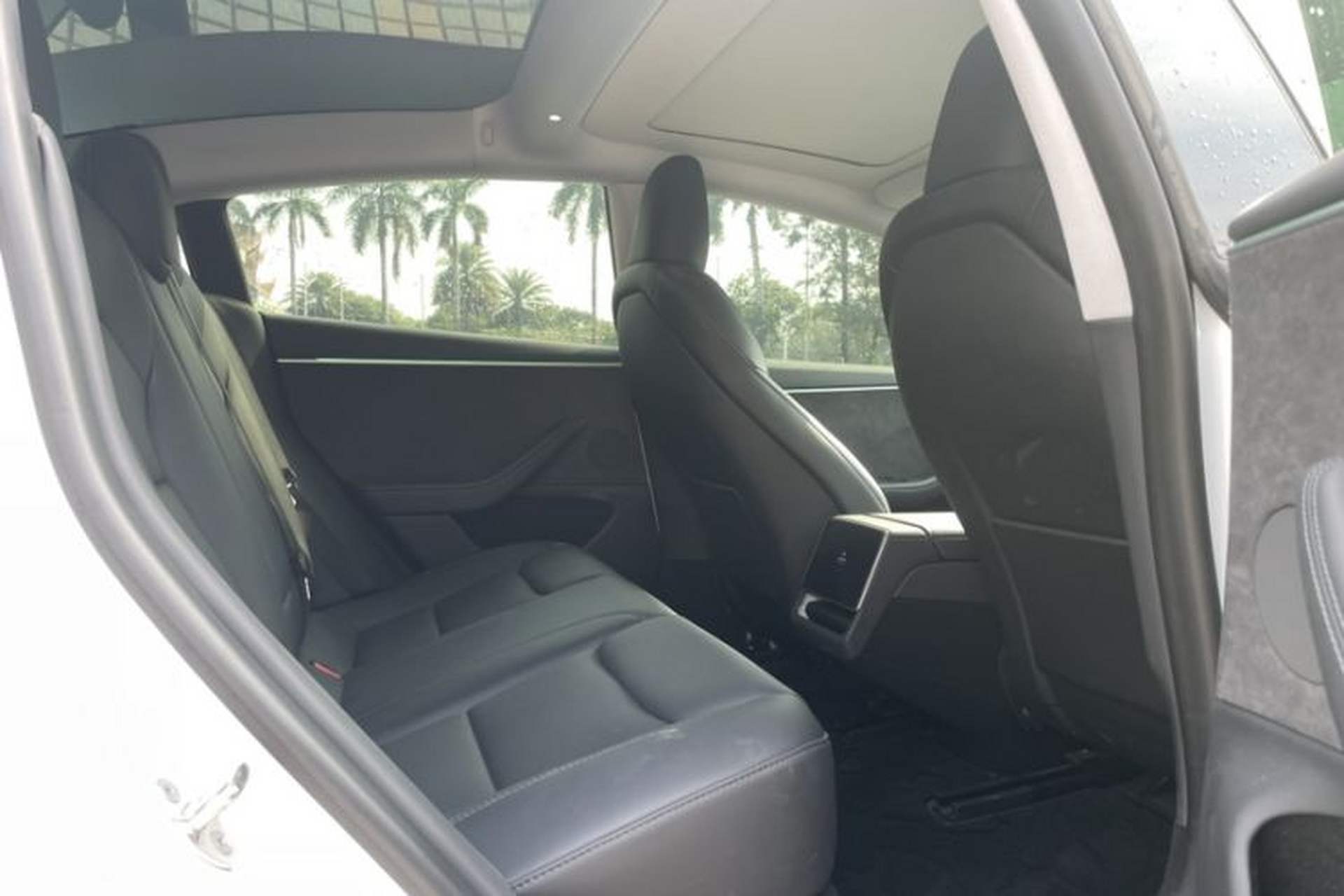 Used Tesla Model 3 2023 Long-Range All-Wheel-Drive Version Interior 13