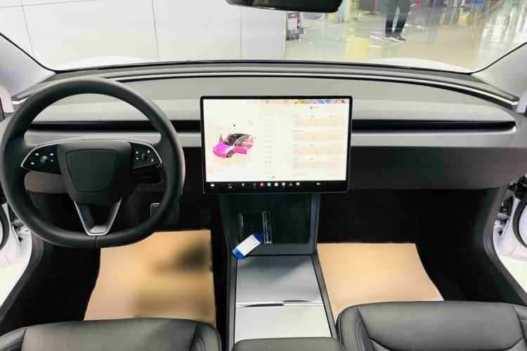 Used Tesla Model 3 2023 Rear-Wheel-Drive Version Interior 2