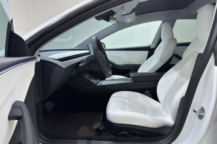 Used Tesla Model 3 2023 Long-Range All-Wheel-Drive Version Interior 2