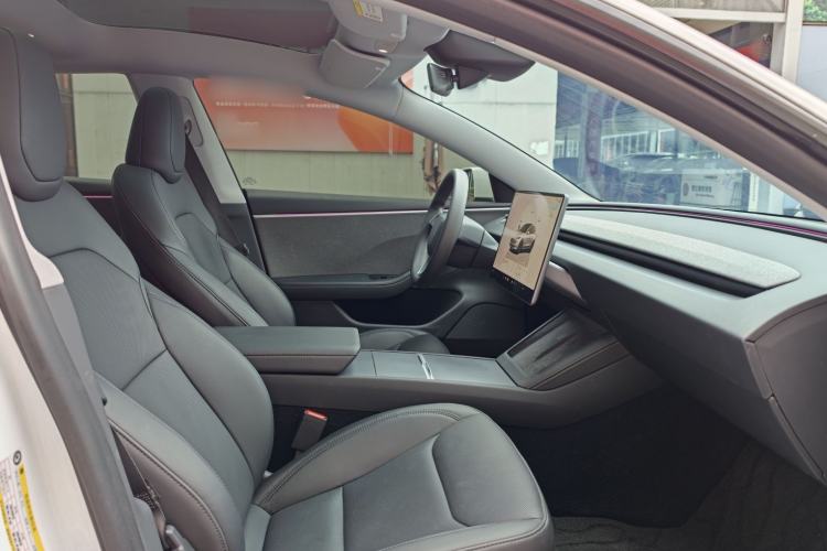 Used Tesla Model 3 2023 Rear-Wheel-Drive Version Interior 2