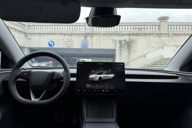 Used Tesla Model 3 2023 Rear-Wheel-Drive Version Interior 2