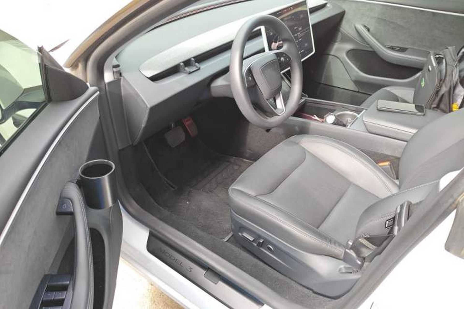 Used Tesla Model 3 2023 Long-Range All-Wheel-Drive Version Interior 3