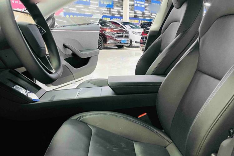 Used Tesla Model 3 2023 Rear-Wheel-Drive Version Interior 3