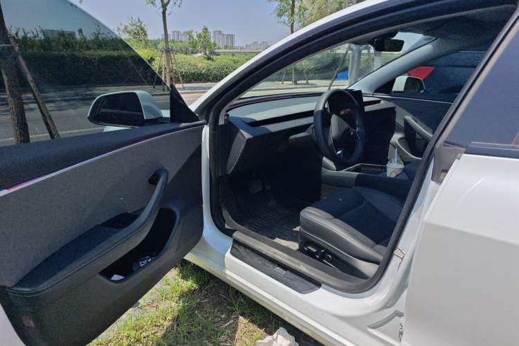 Used Tesla Model 3 2023 Rear-Wheel-Drive Version Interior 3