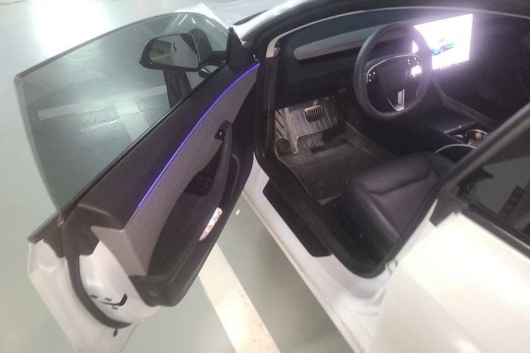 Used Tesla Model 3 2023 Rear-Wheel-Drive Version Interior 3