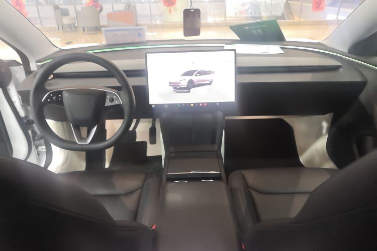 Used Tesla Model 3 2023 Rear-Wheel-Drive Version Interior 3
