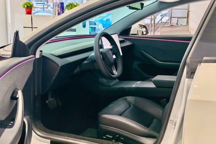 Used Tesla Model 3 2023 Rear-Wheel-Drive Version Interior 4
