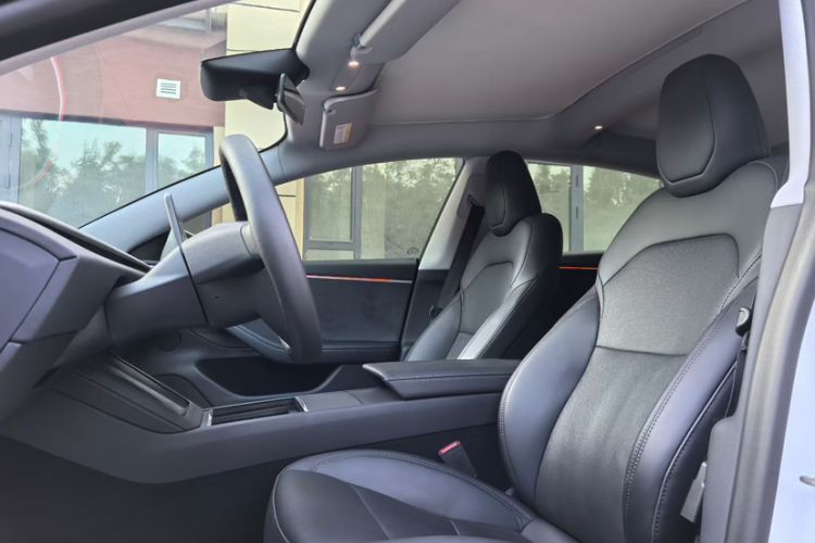 Used Tesla Model 3 2023 Long-Range All-Wheel-Drive Version Interior 5