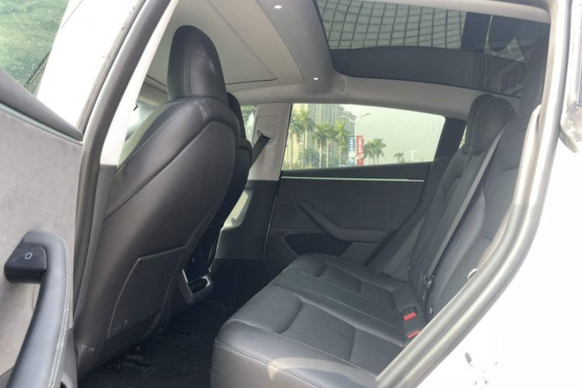 Used Tesla Model 3 2023 Long-Range All-Wheel-Drive Version Interior 9