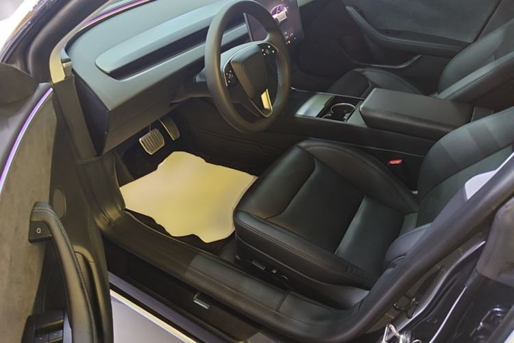 Used Tesla Model 3 2023 Long-Range All-Wheel-Drive Version Left Front Seat