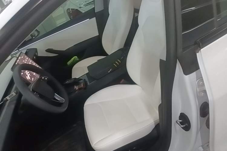 Used Tesla Model 3 2023 Long-Range All-Wheel-Drive Version Left Front Seat