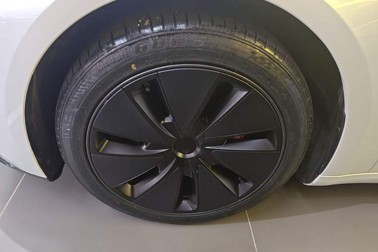 Used Tesla Model 3 2023 Long-Range All-Wheel-Drive Version Left Front Wheel Hub