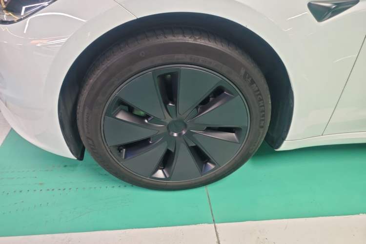 Used Tesla Model 3 2023 Long-Range All-Wheel-Drive Version Left Front Wheel Hub