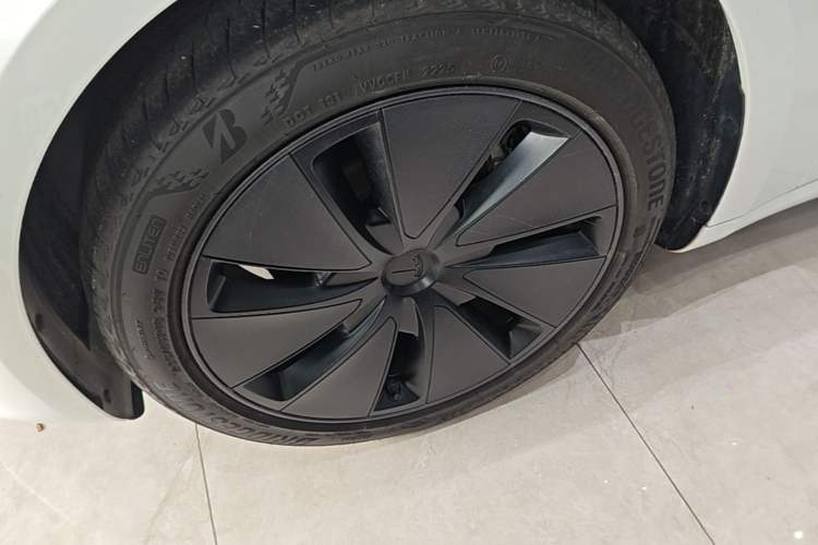 Used Tesla Model 3 2023 Long-Range All-Wheel-Drive Version Left Front Wheel Hub