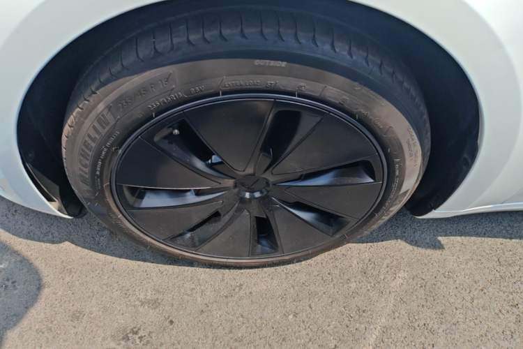 Used Tesla Model 3 2023 Long-Range All-Wheel-Drive Version Left Front Wheel Hub