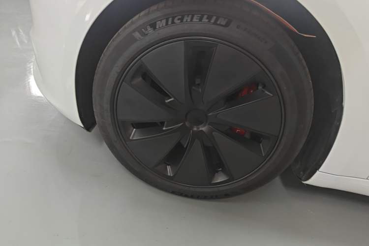 Used Tesla Model 3 2023 Long-Range All-Wheel-Drive Version Left Front Wheel Hub