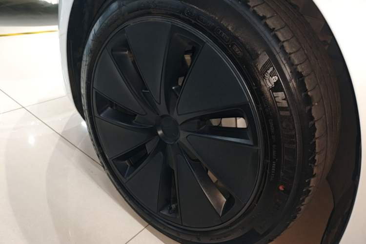Used Tesla Model 3 2023 Rear-Wheel-Drive Version Left Front Wheel Hub