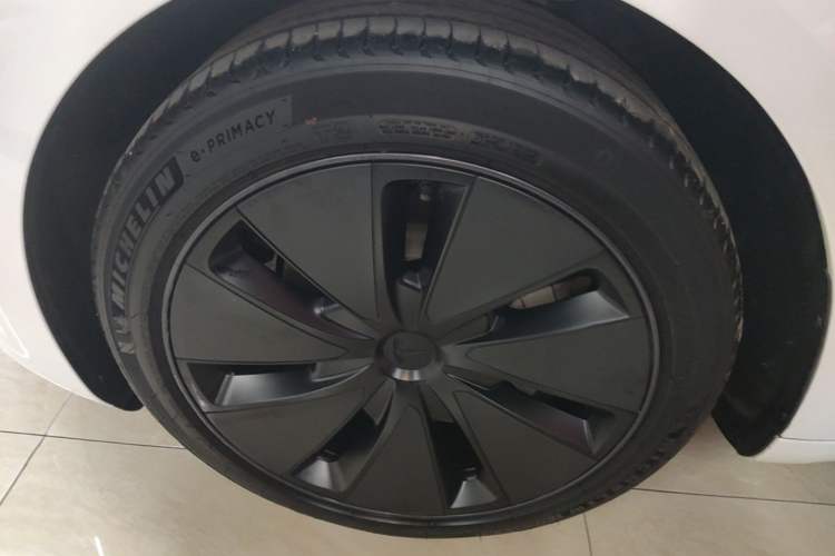 Used Tesla Model 3 2023 Long-Range All-Wheel-Drive Version Left Front Wheel Hub