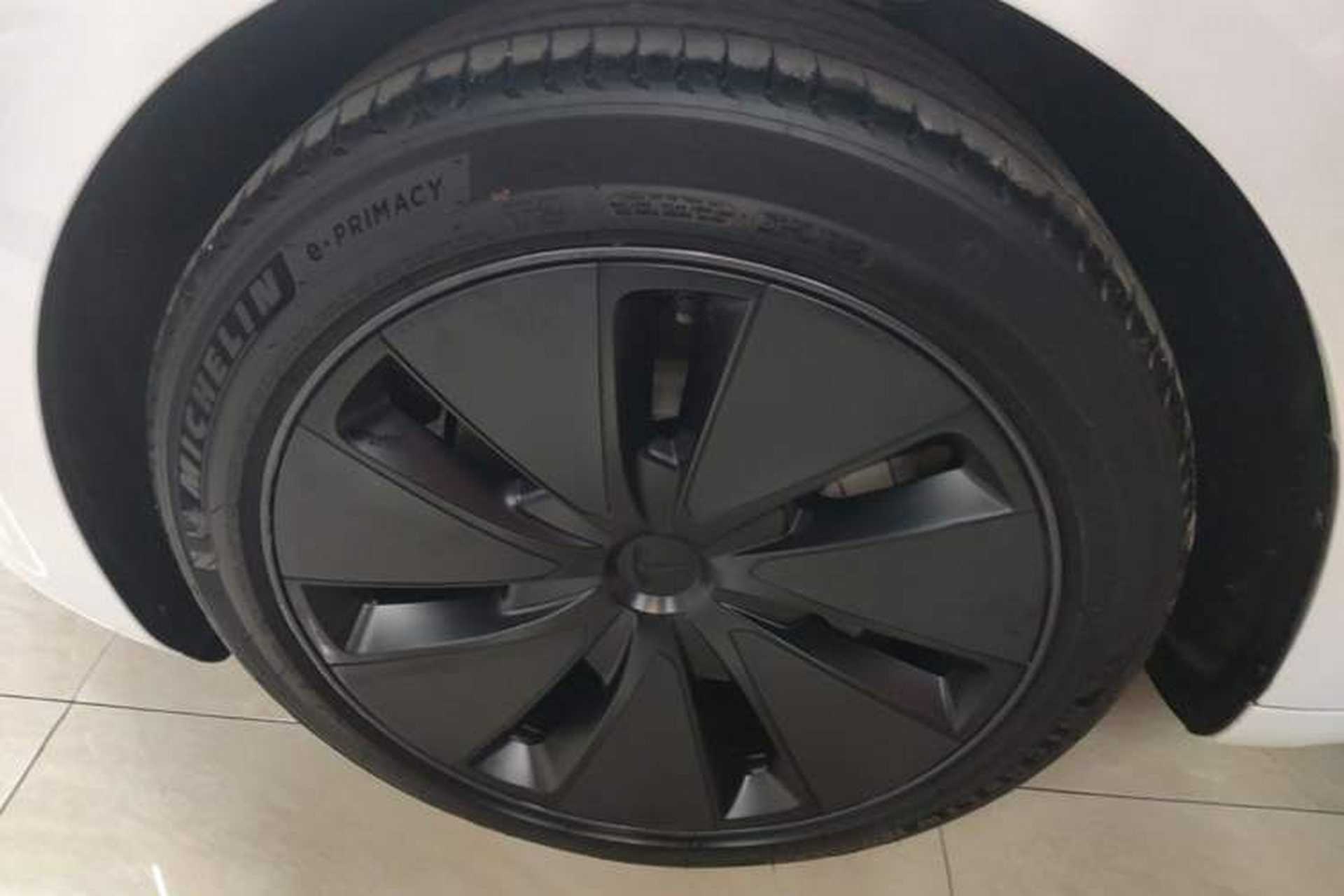 Used Tesla Model 3 2023 Long-Range All-Wheel-Drive Version Left Front Wheel Hub